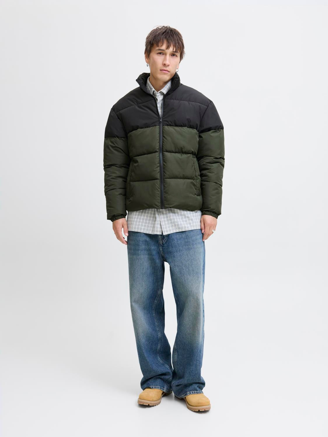 model_shot-front_full