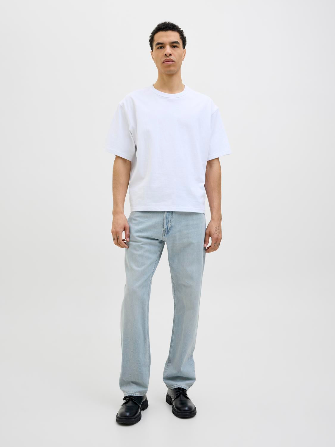 model_shot-front_full