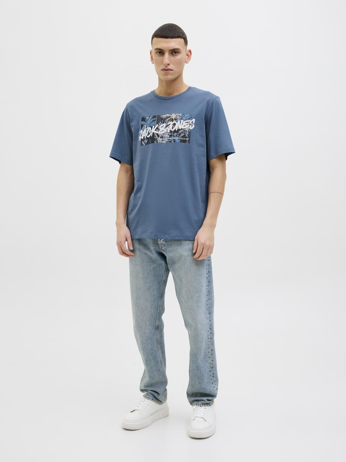 model_shot-front_full