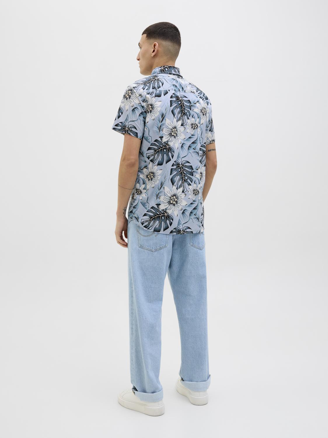 model_shot-back