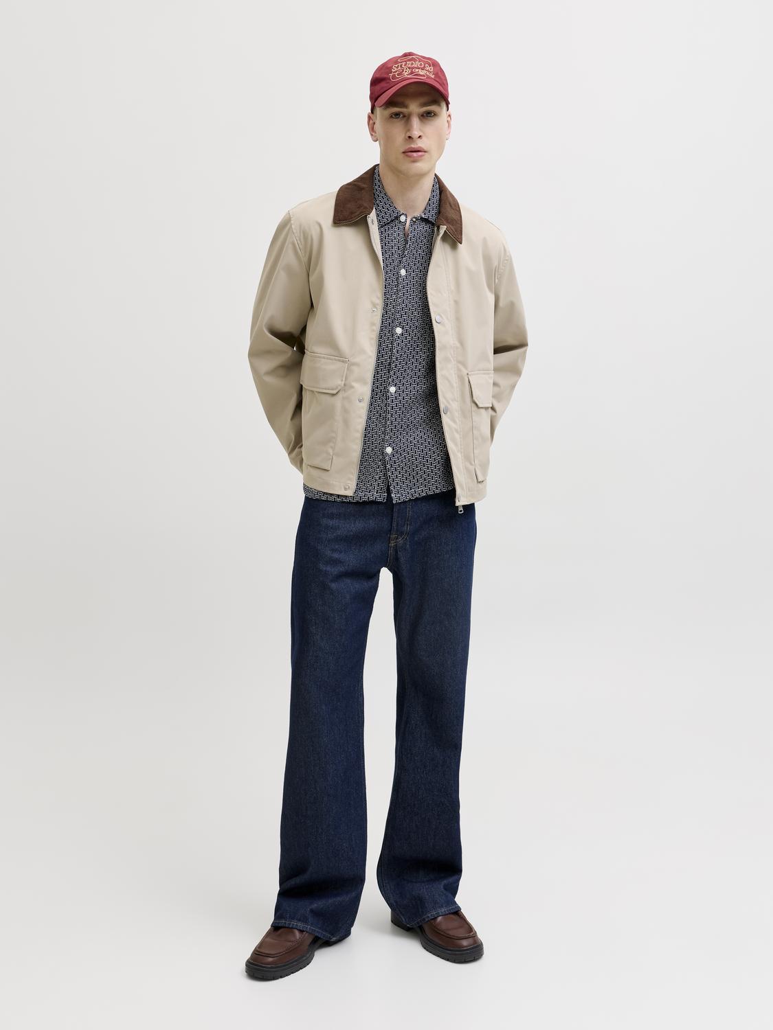 model_shot-front_full