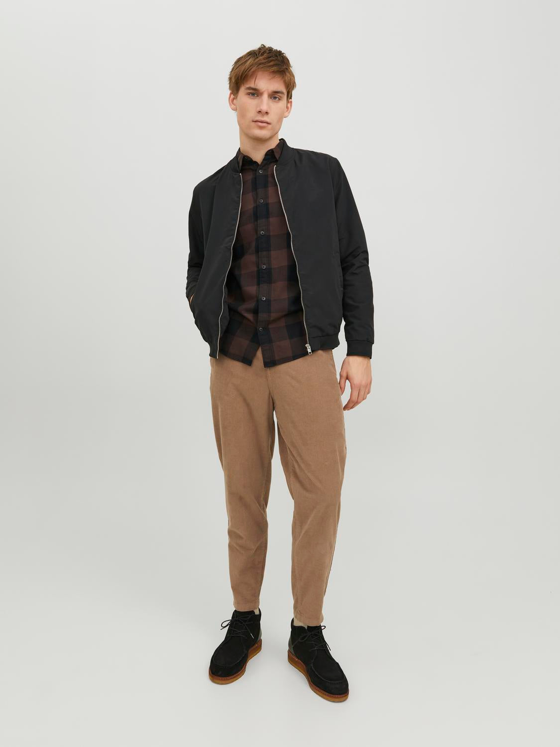 model_shot-front_full