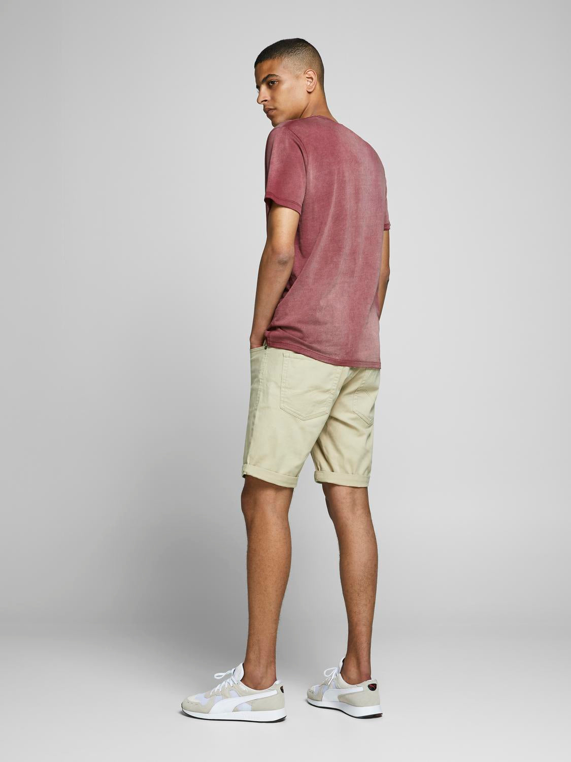 model_shot-back