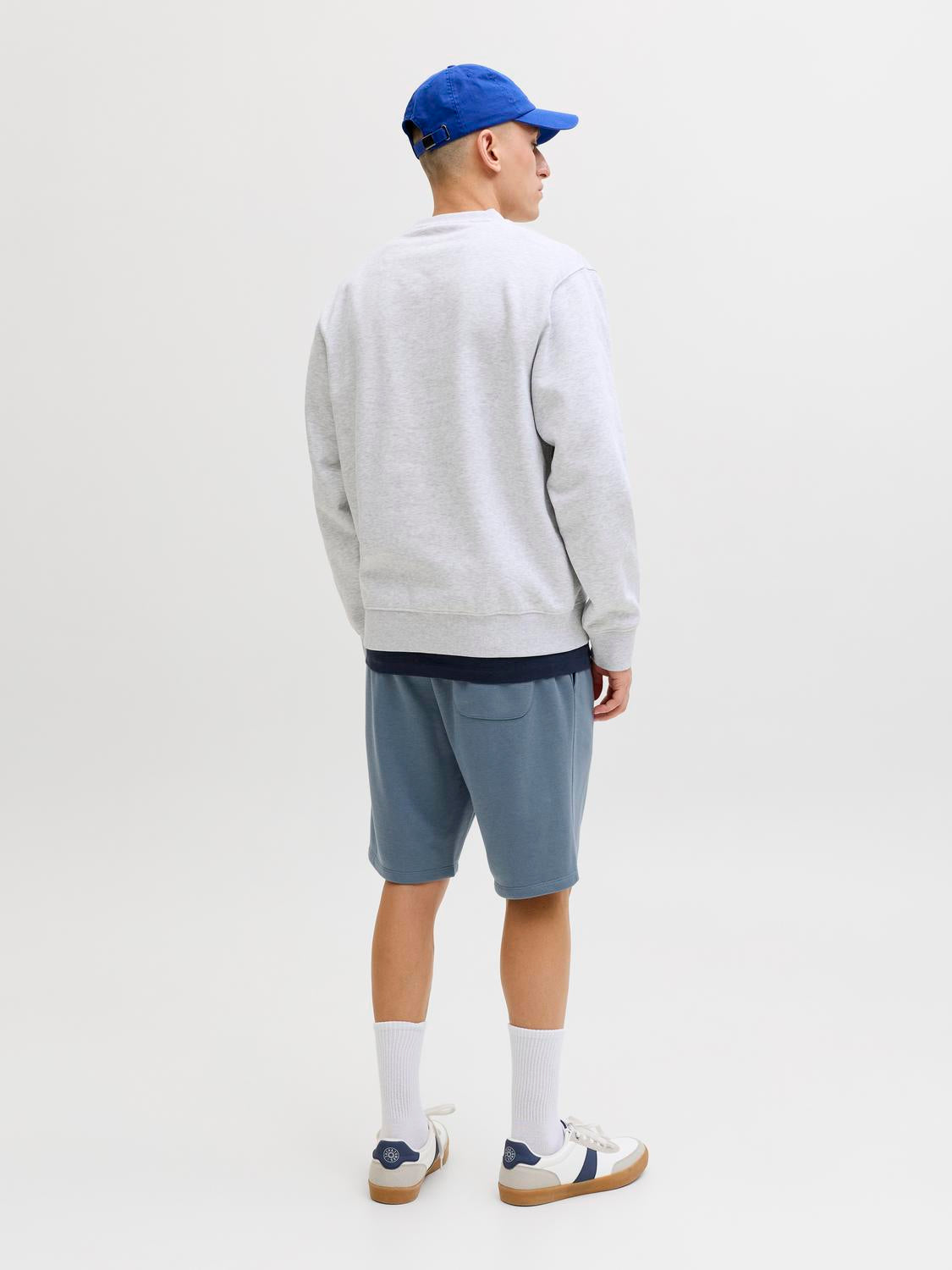 model_shot-back