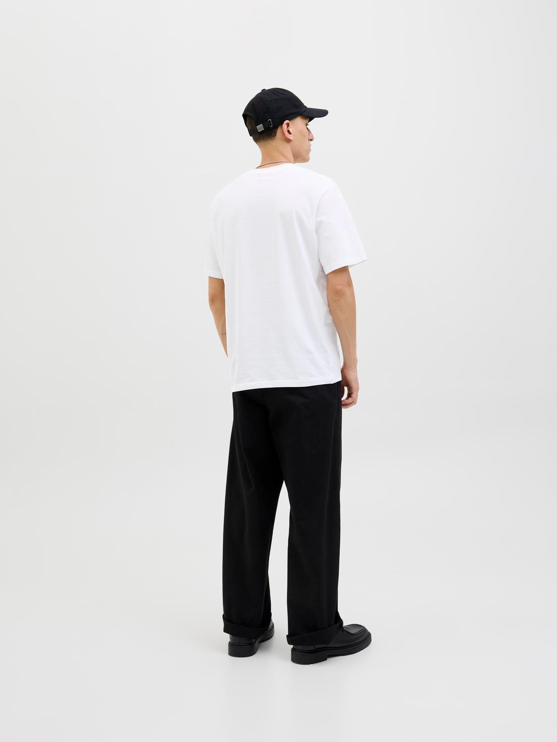 model_shot-back