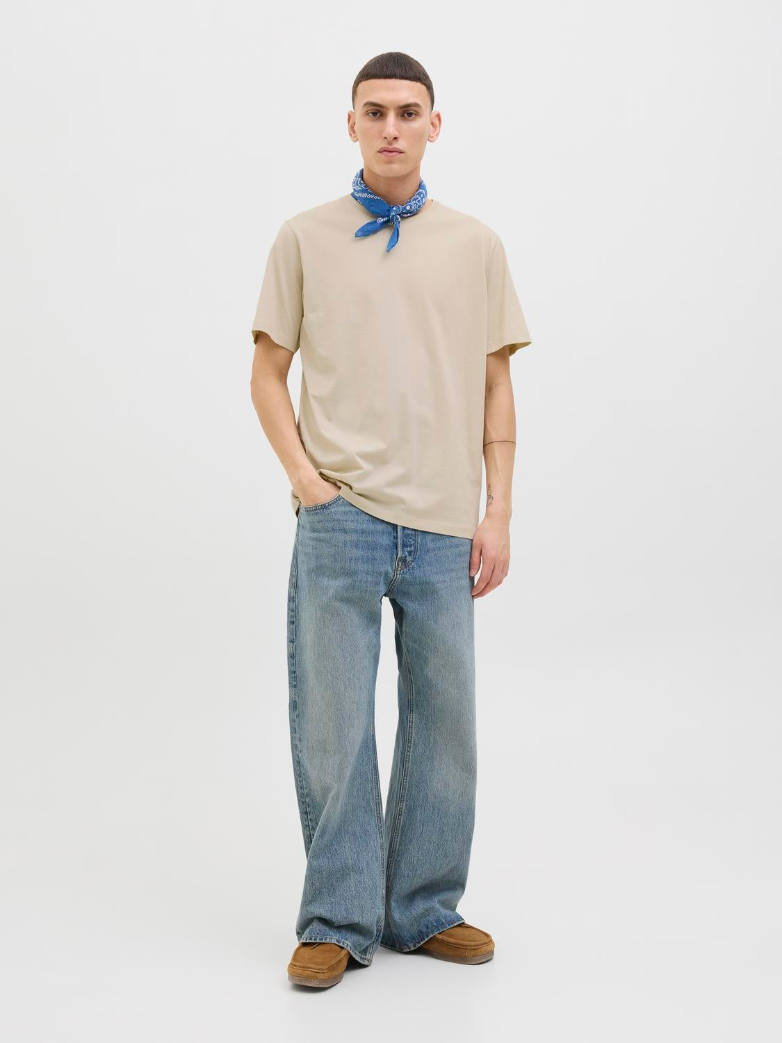 model_shot-front_full