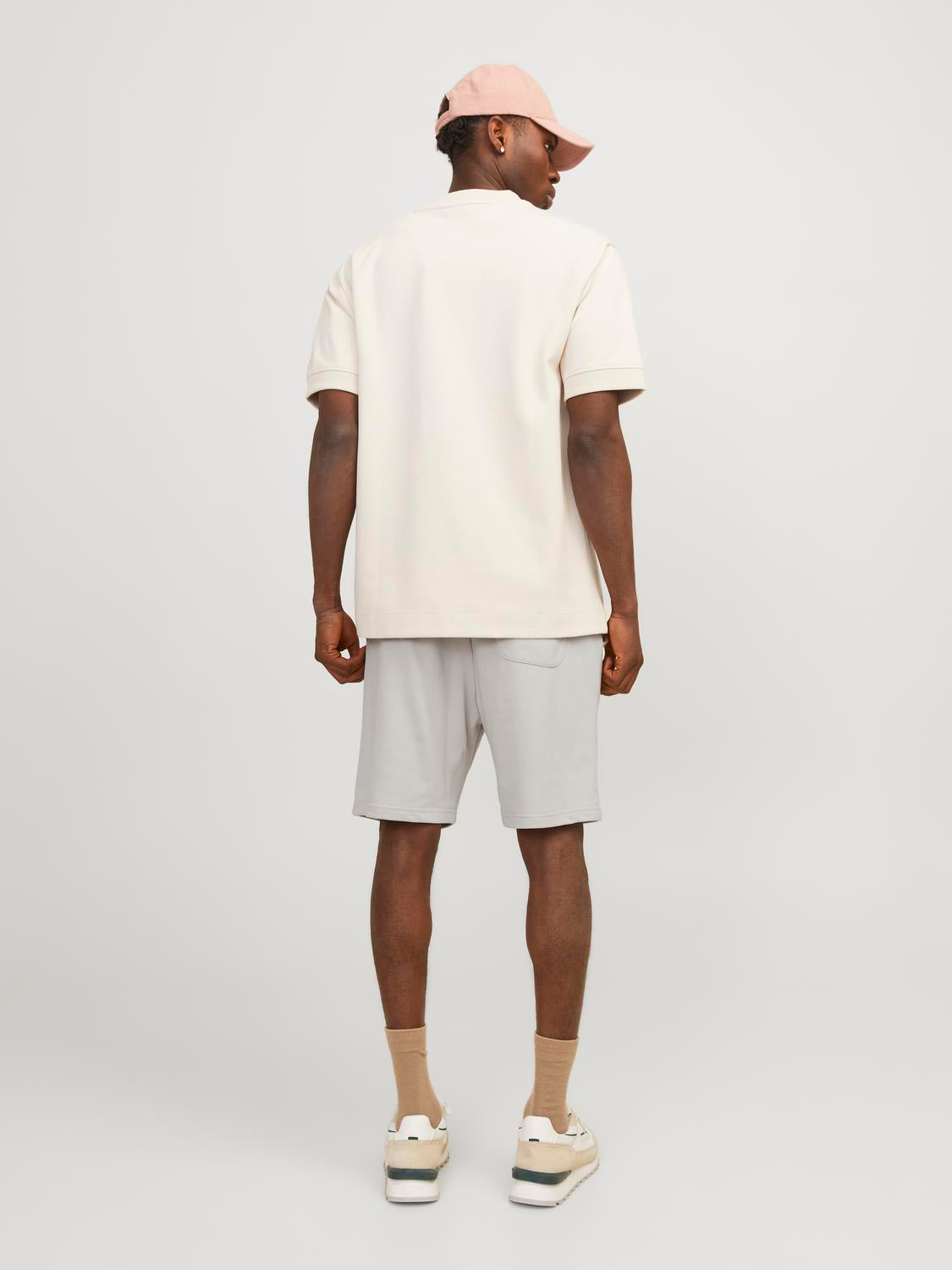 model_shot-back