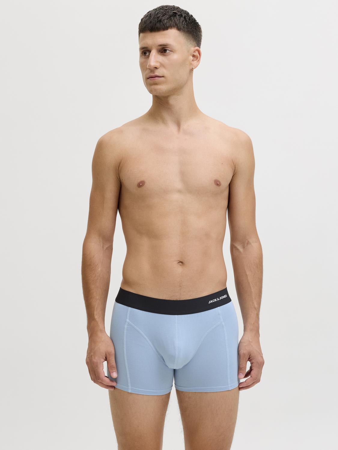 model_shot-front