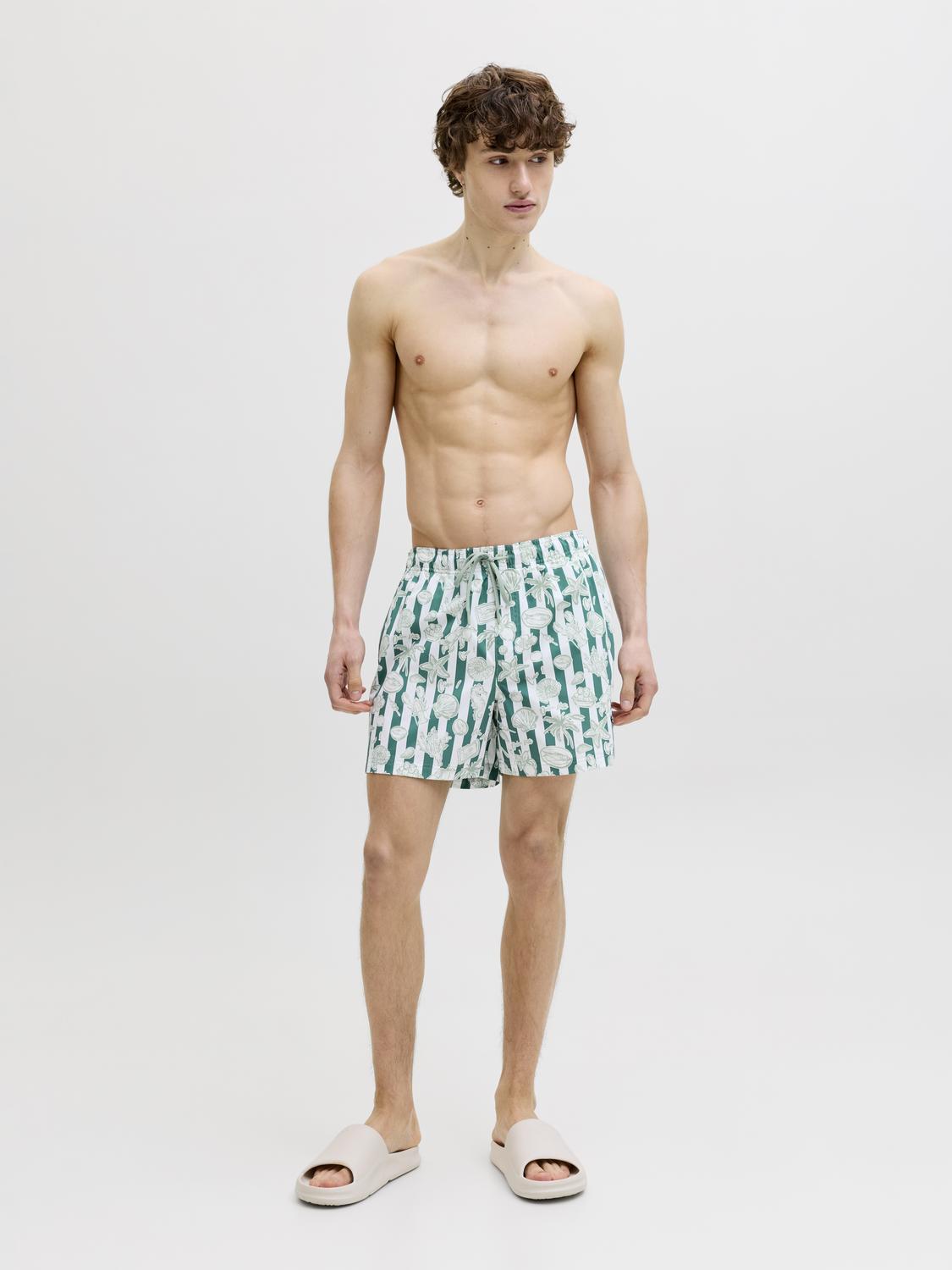 model_shot-front_full