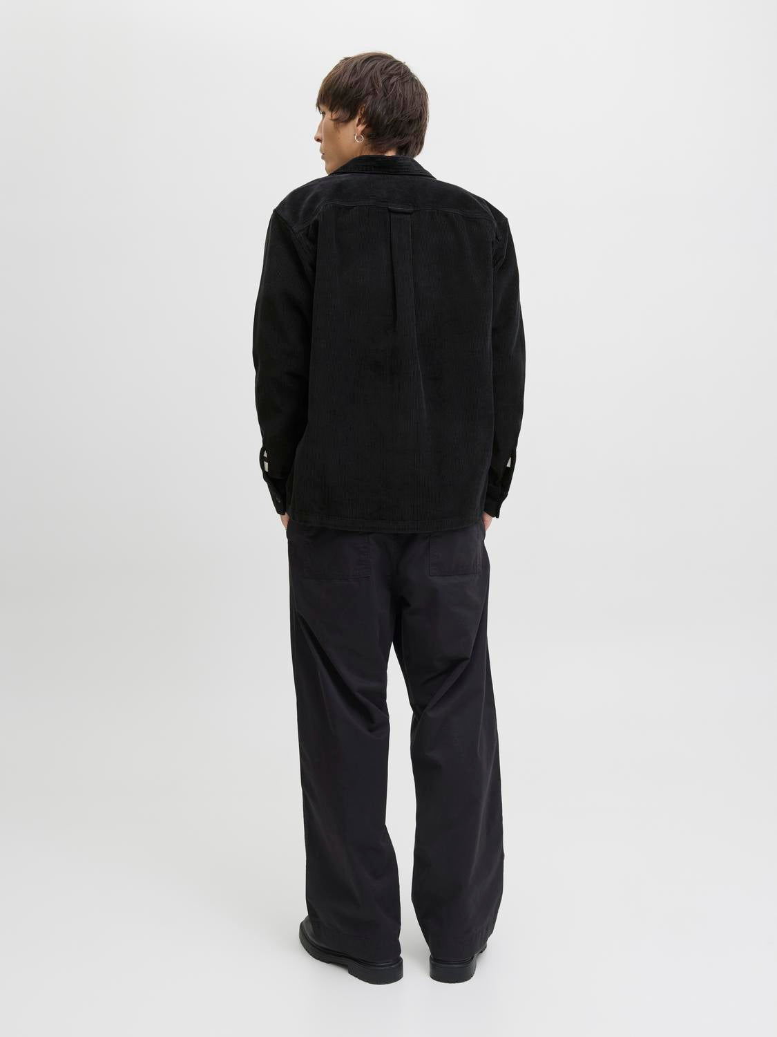 model_shot-back