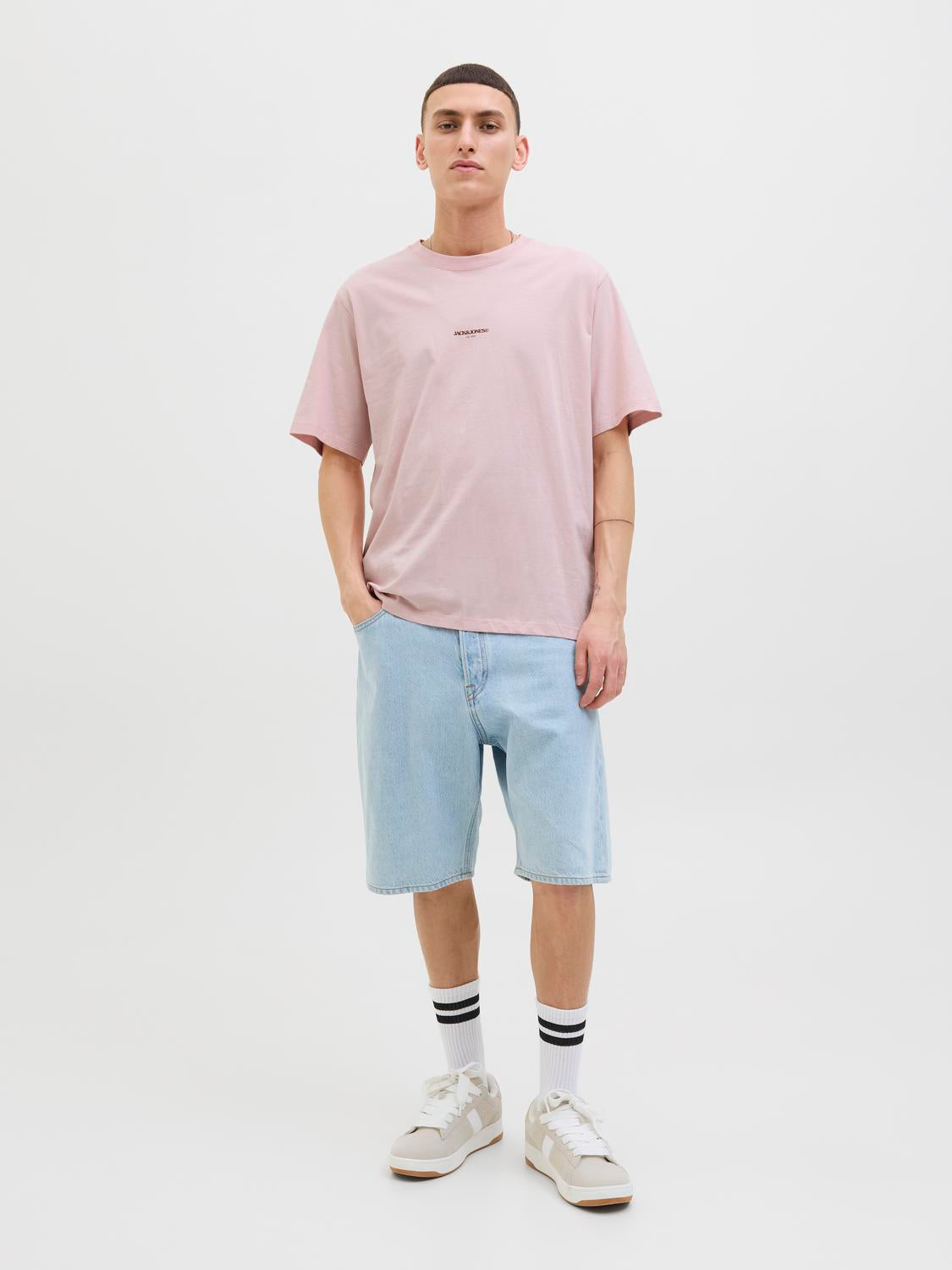 model_shot-front_full