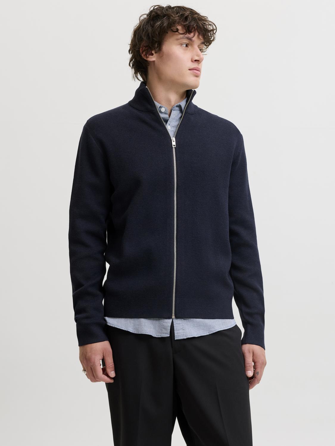 model_shot-front