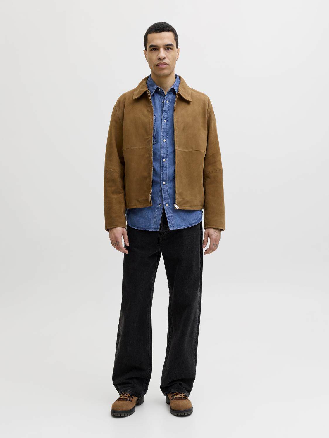 model_shot-front_full