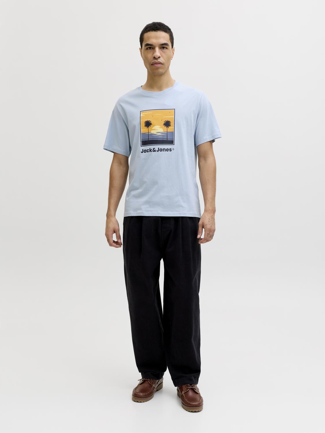 model_shot-front_full