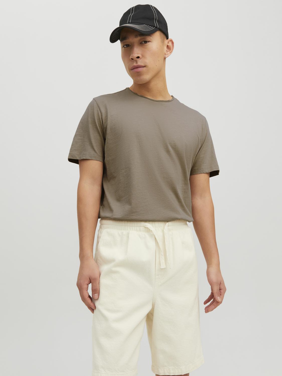model_shot-front