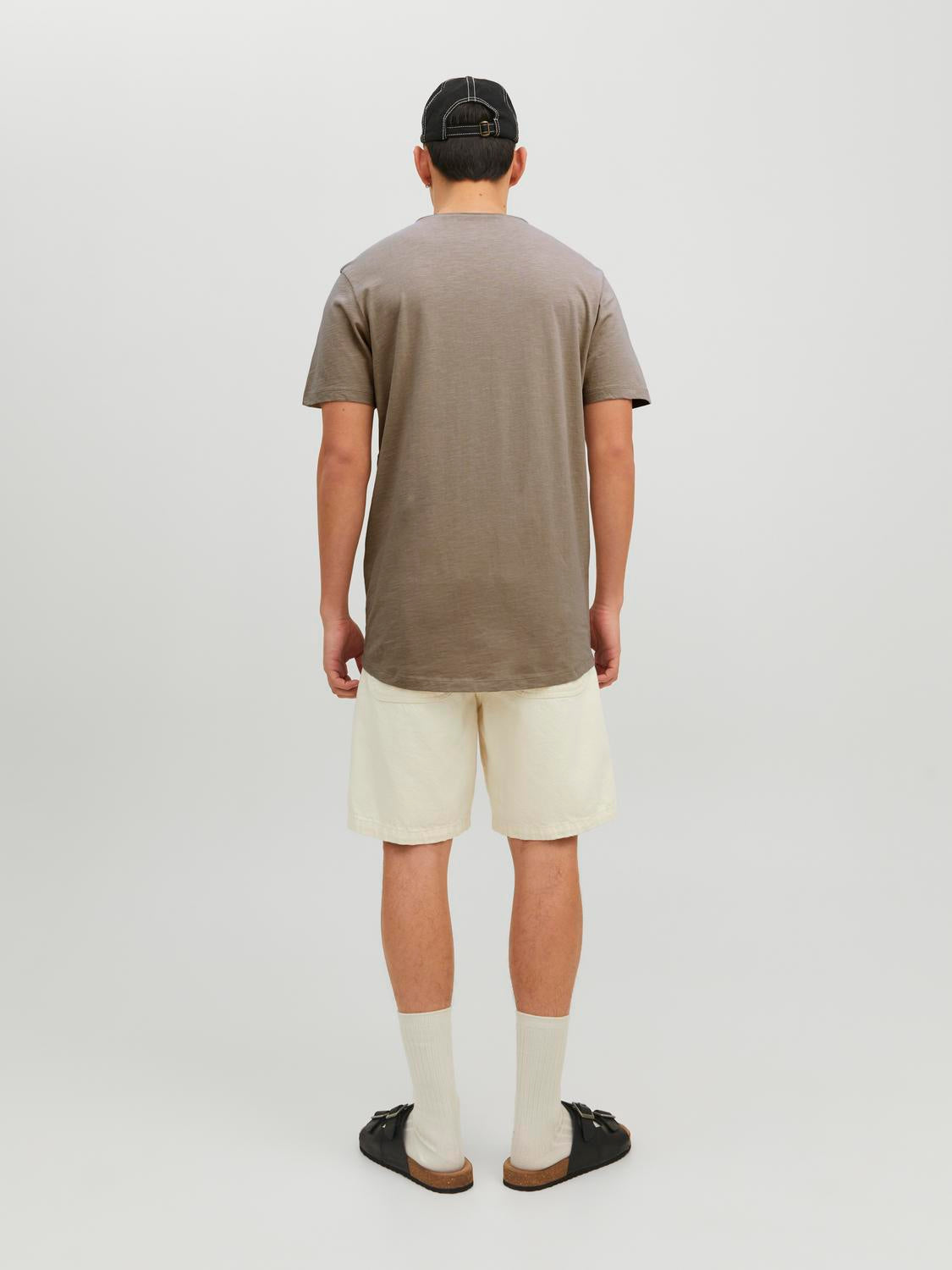 model_shot-back