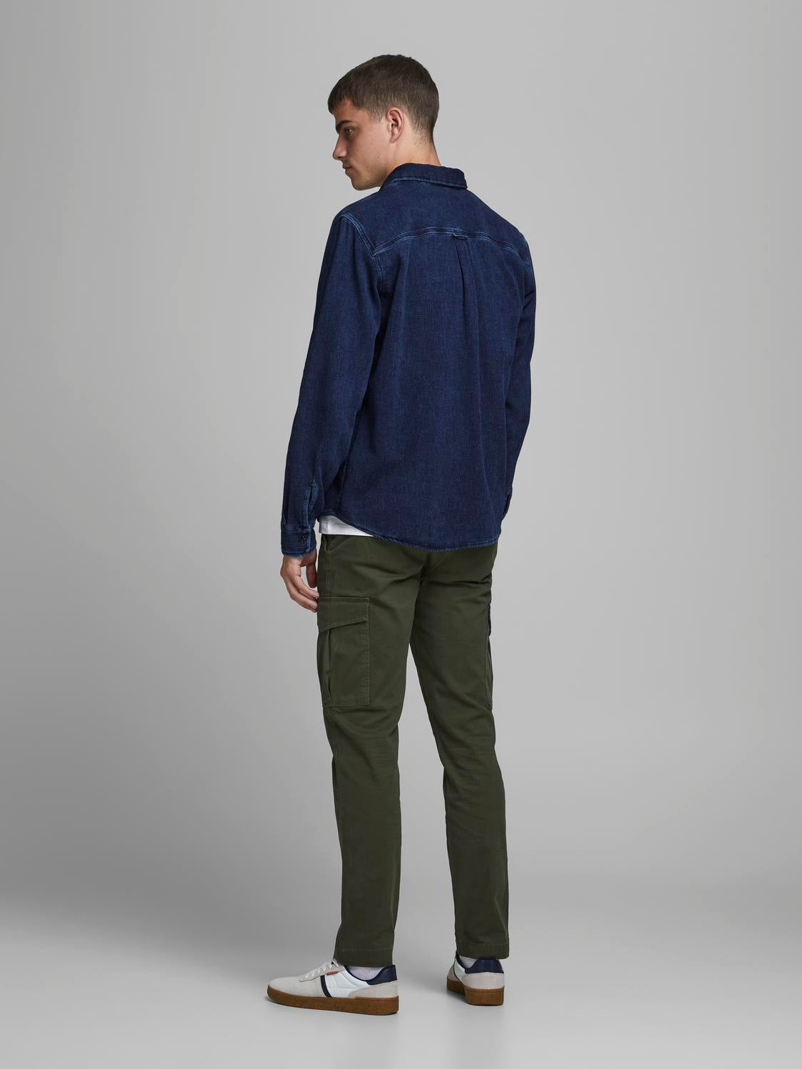 model_shot-back
