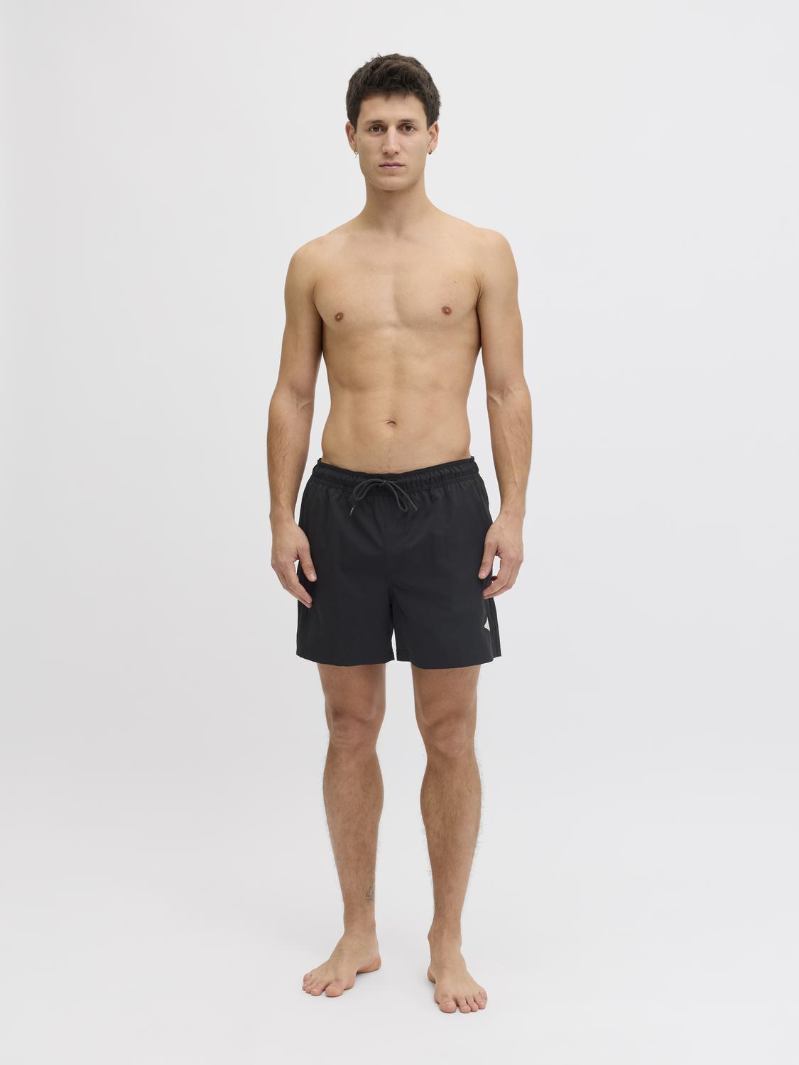 model_shot-front_full
