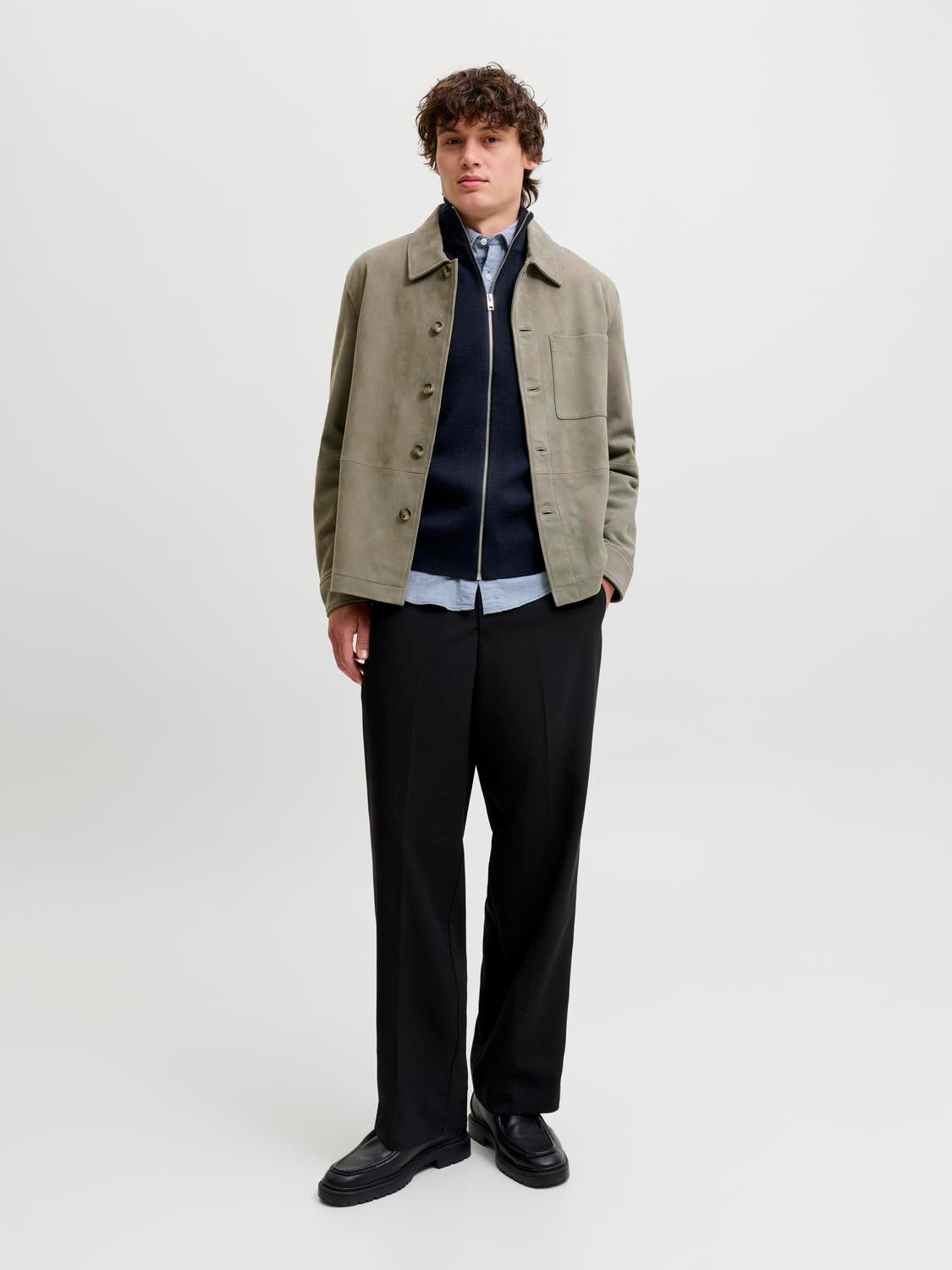model_shot-front_full