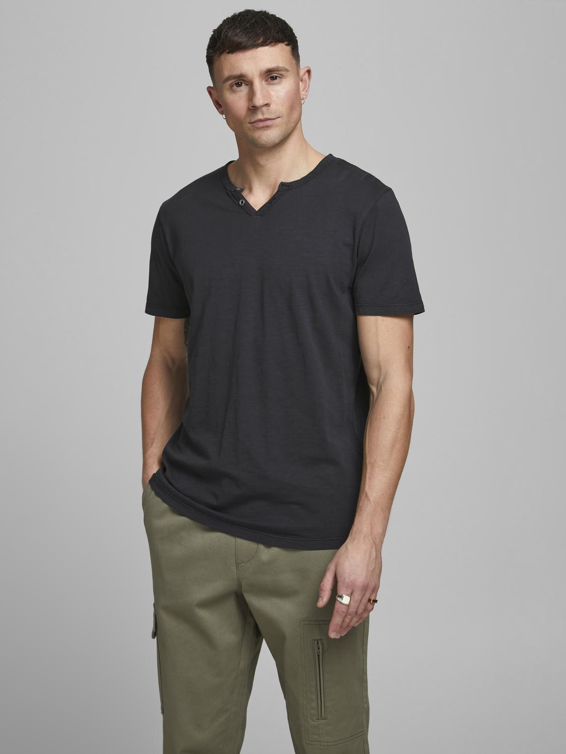 model_shot-front