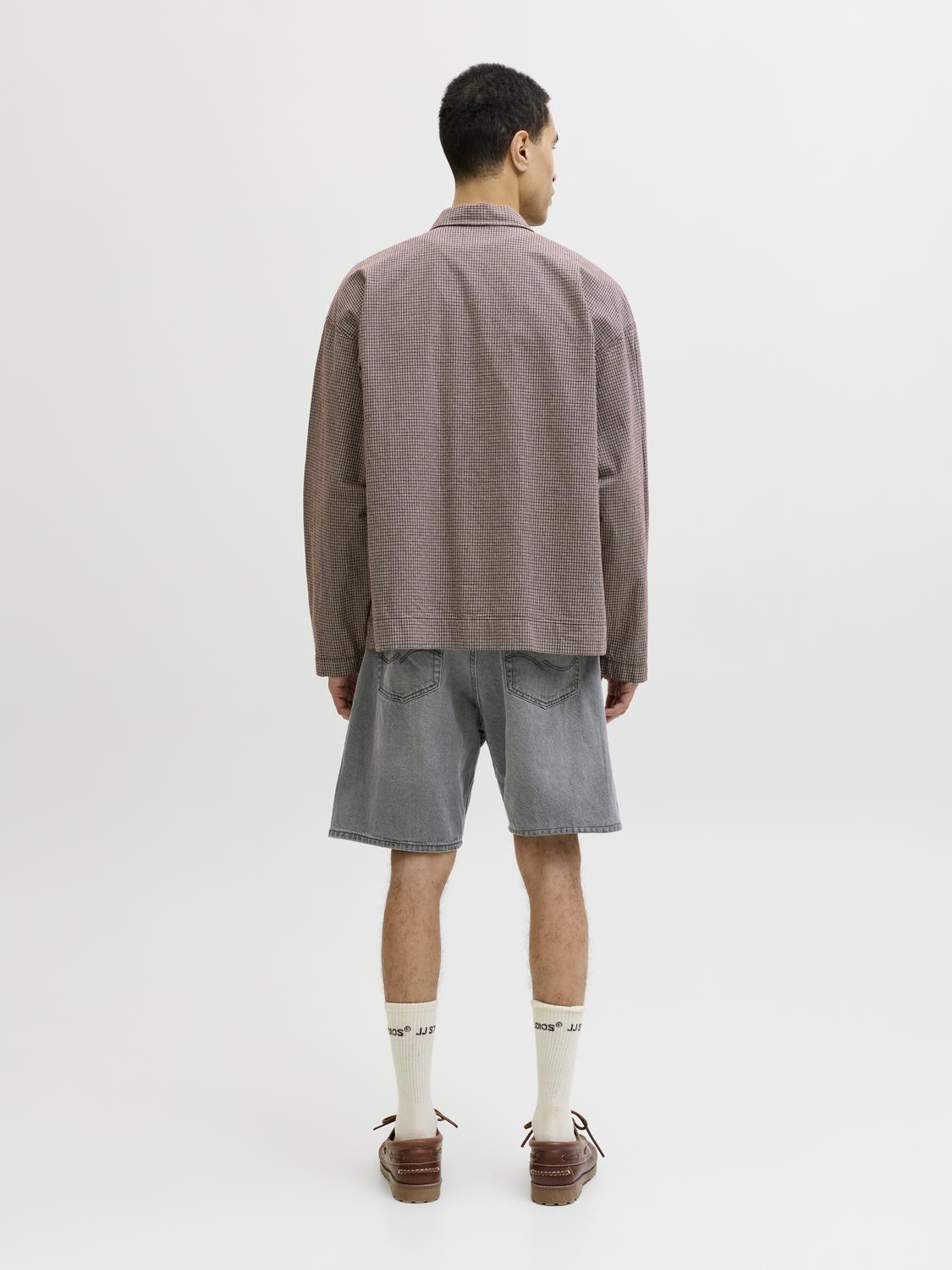 model_shot-back