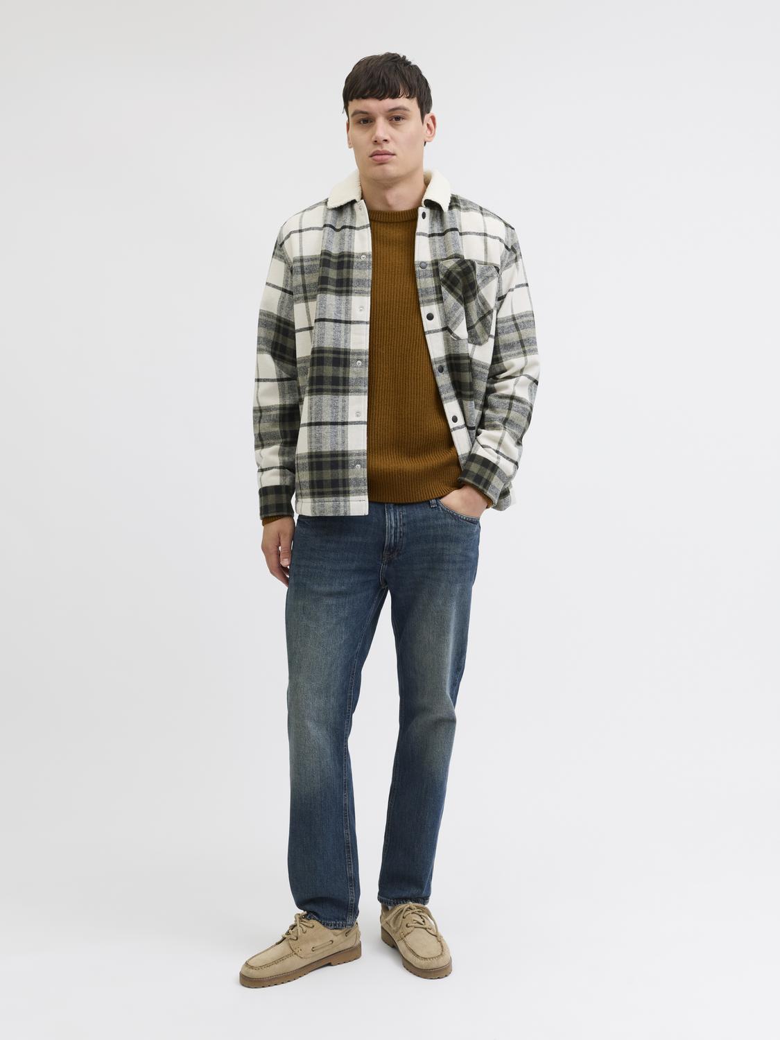 model_shot-front_full