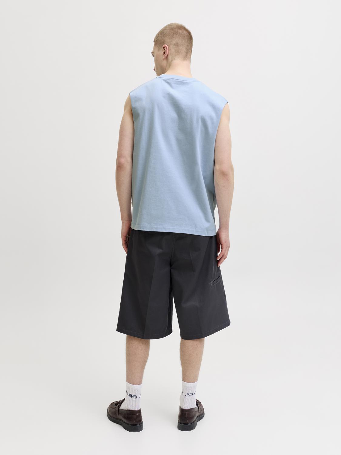 model_shot-back