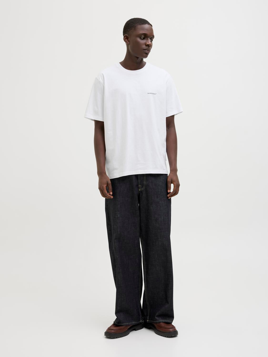 model_shot-front_full