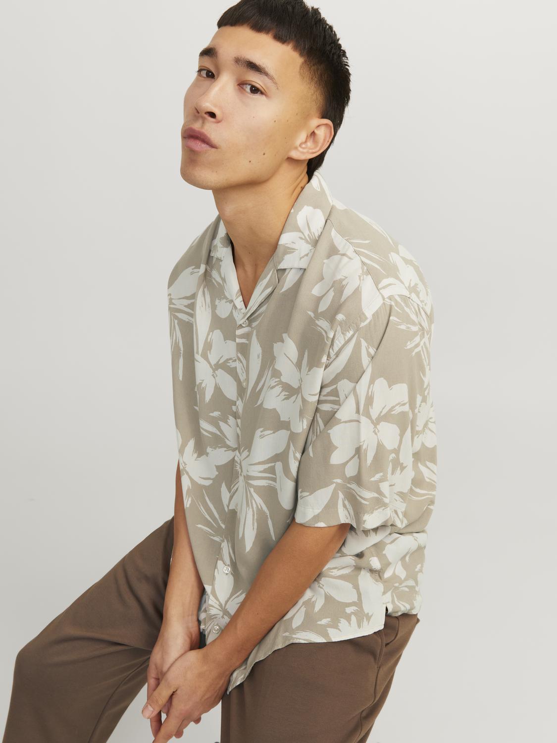 model_shot-creative