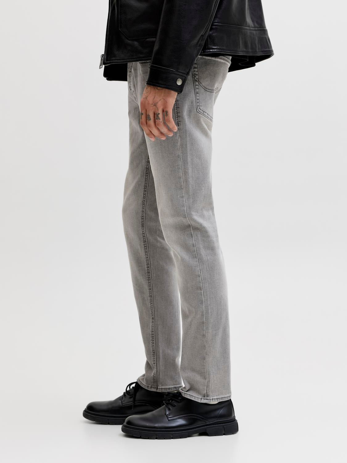 model_shot-detail