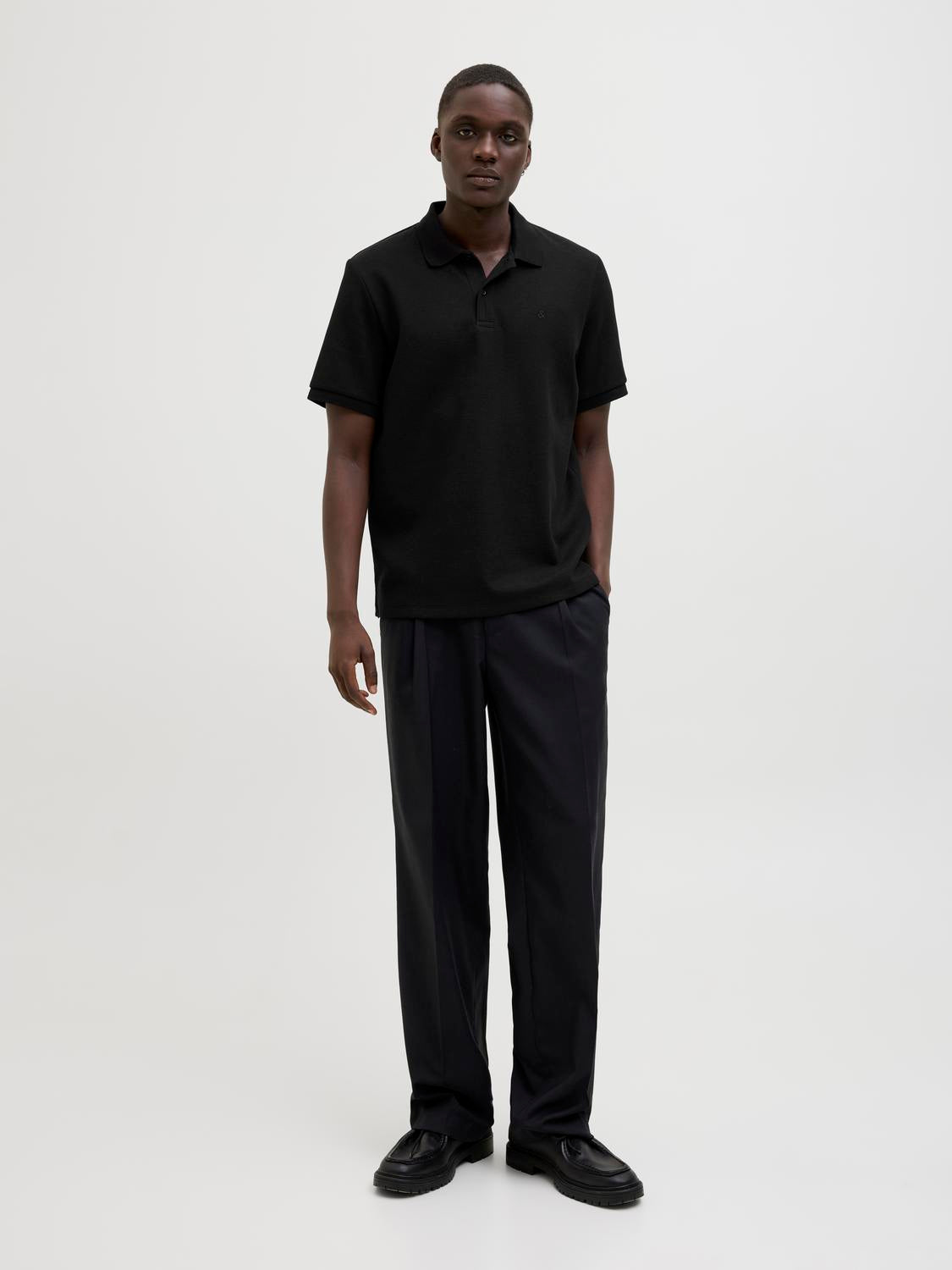 model_shot-front_full