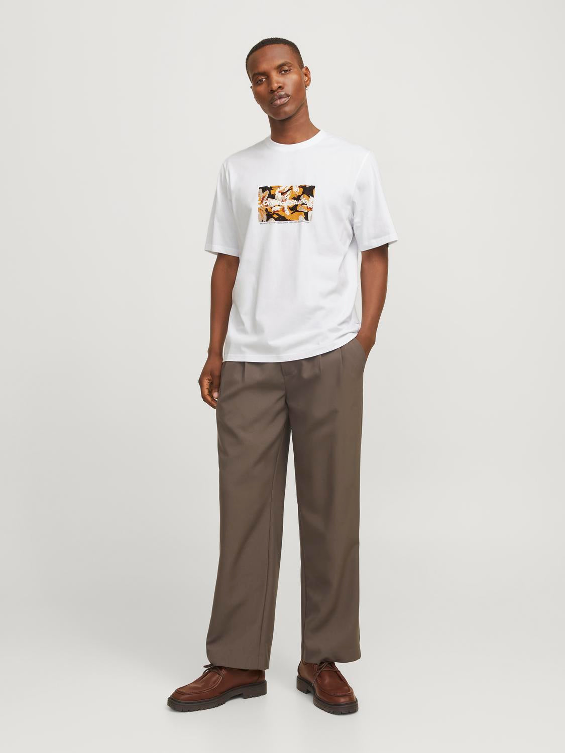 model_shot-front_full