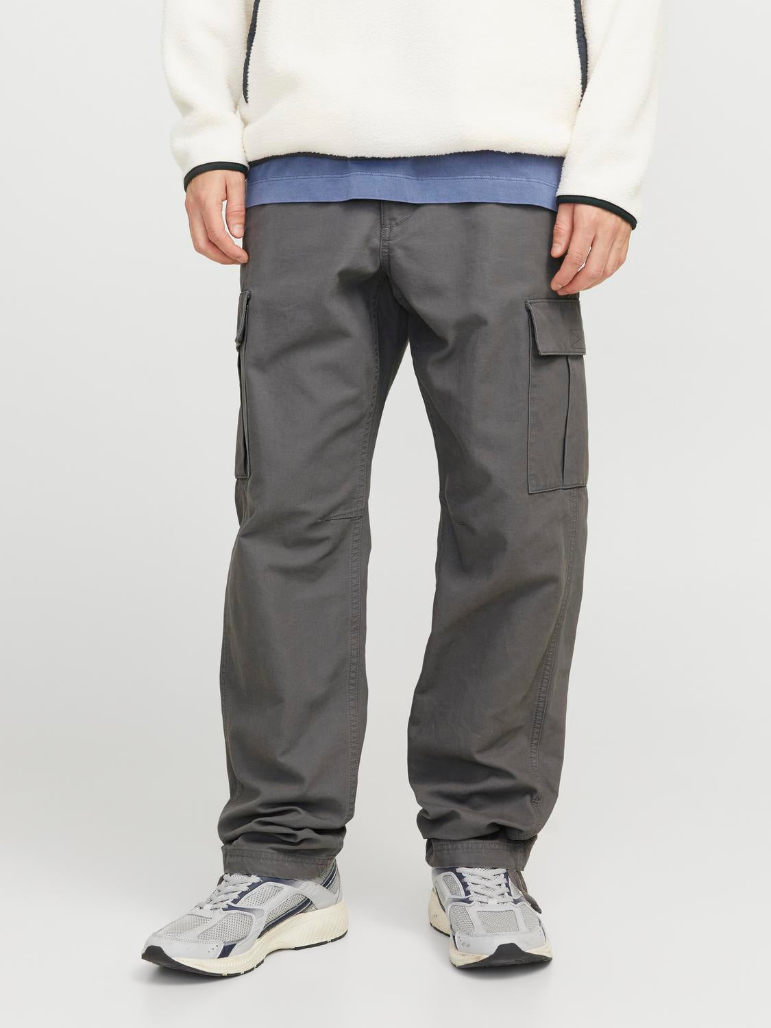 2 Pants For 70€