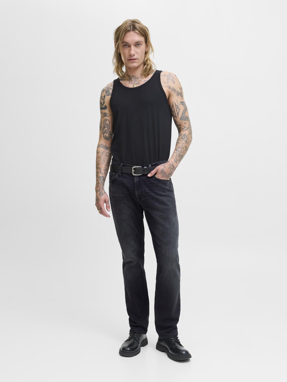 model_shot-front_full