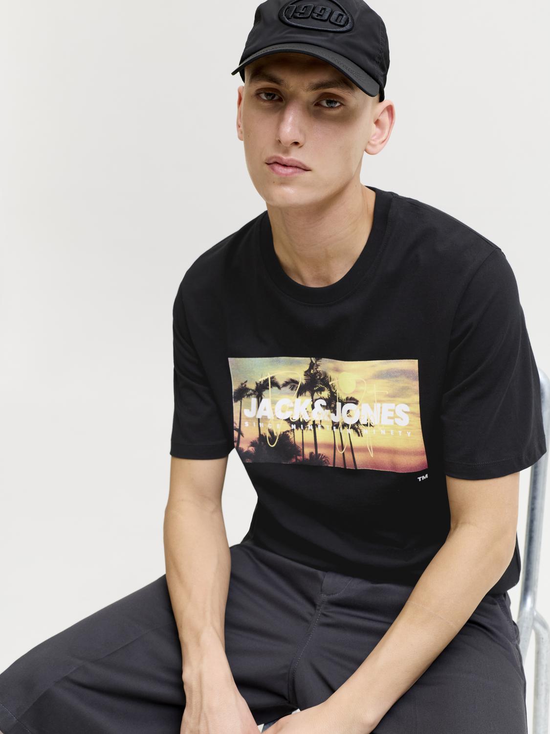 model_shot-creative