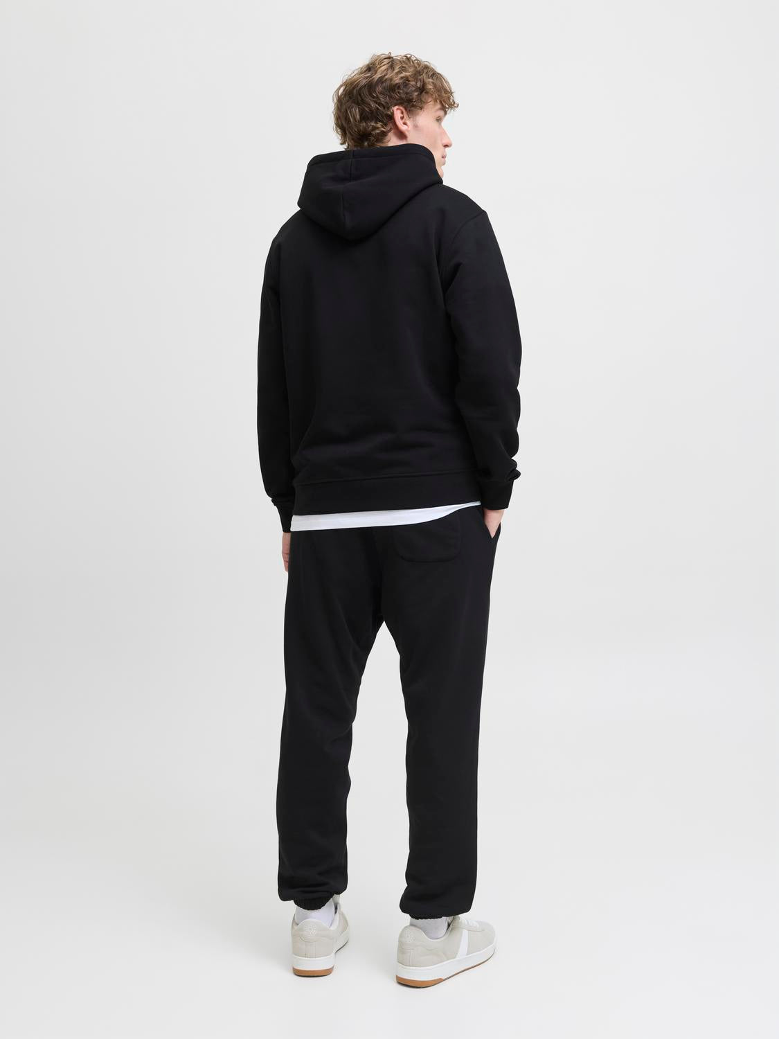 model_shot-back