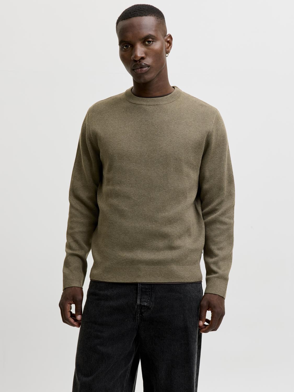 model_shot-front