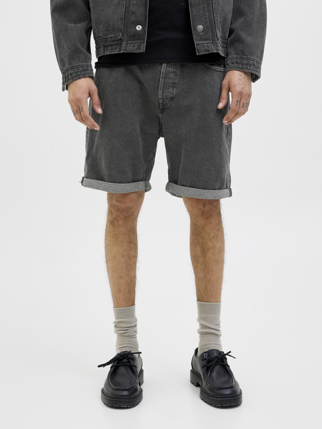 model_shot-front