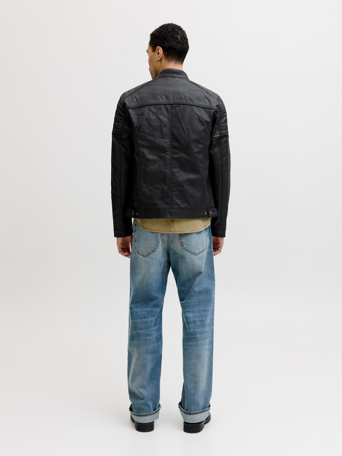 model_shot-back