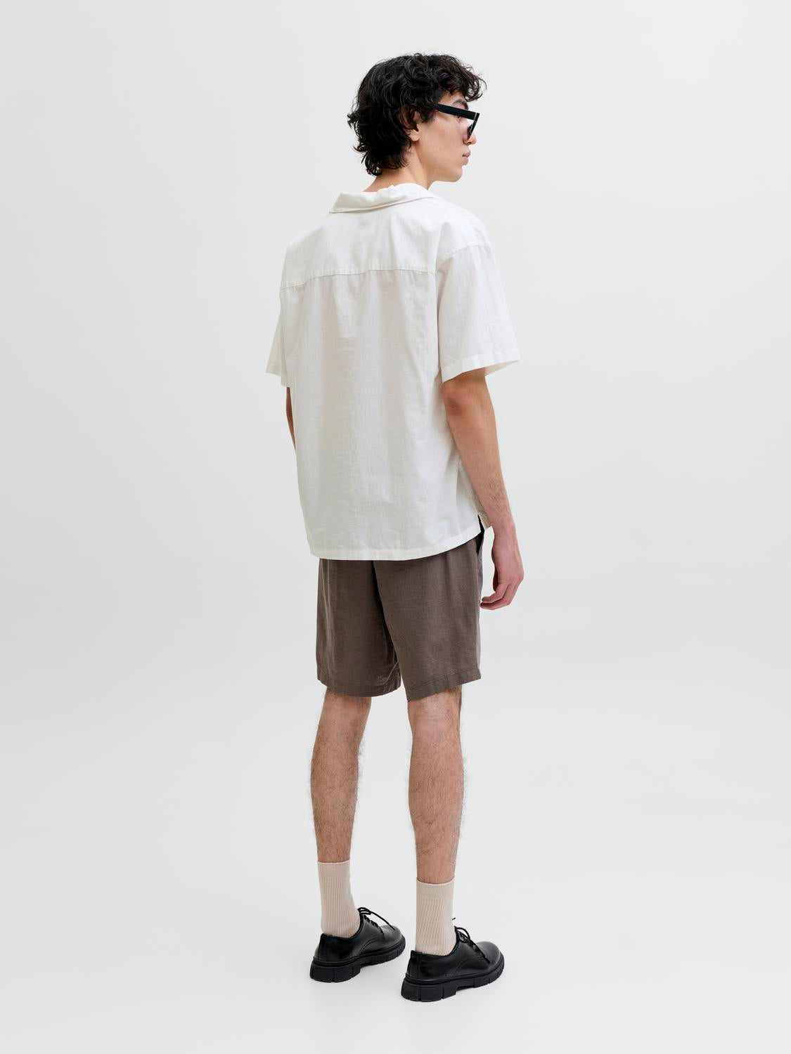 model_shot-back
