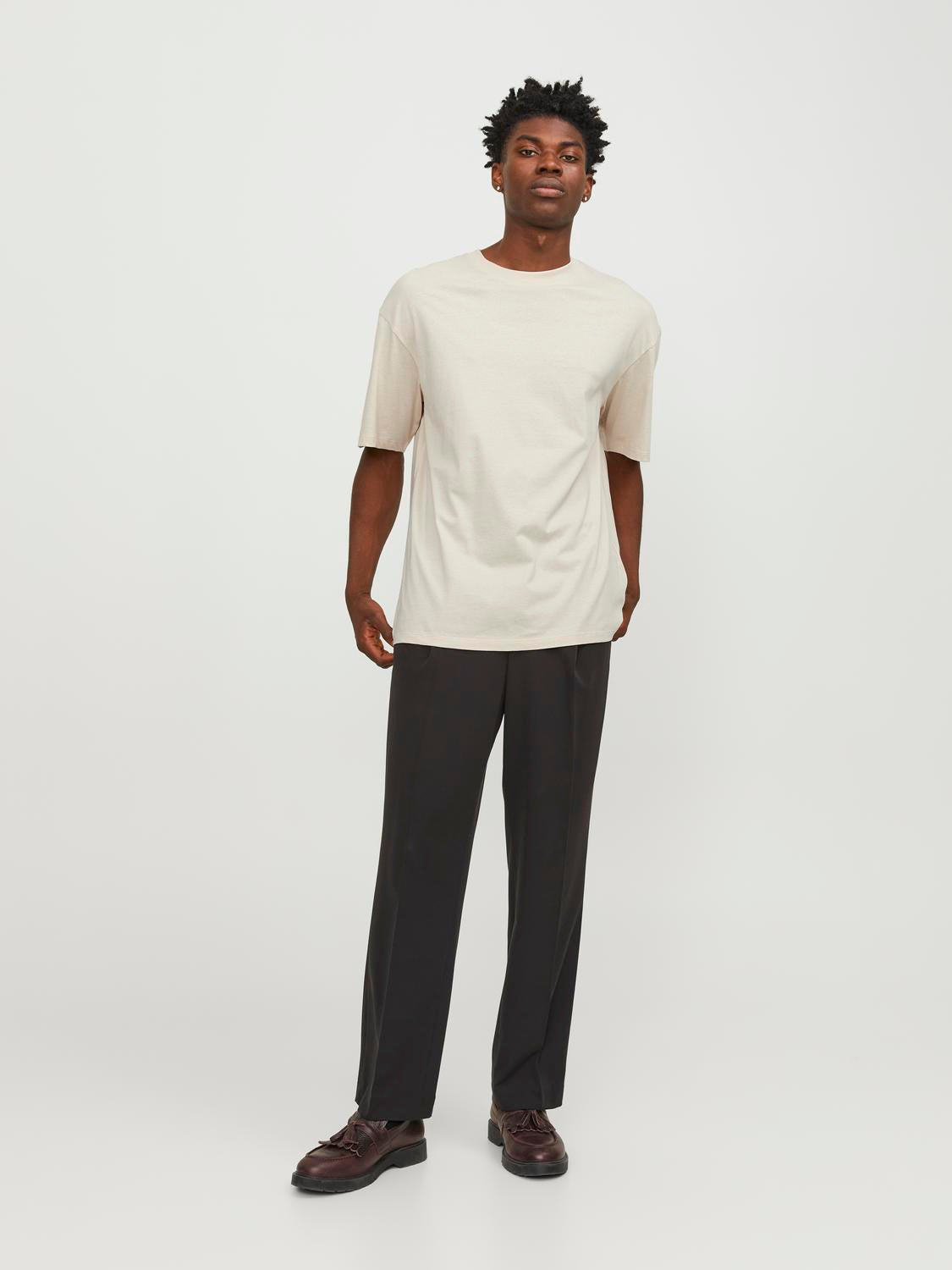 model_shot-front_full