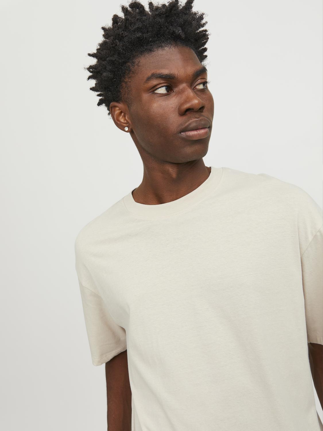 model_shot-creative
