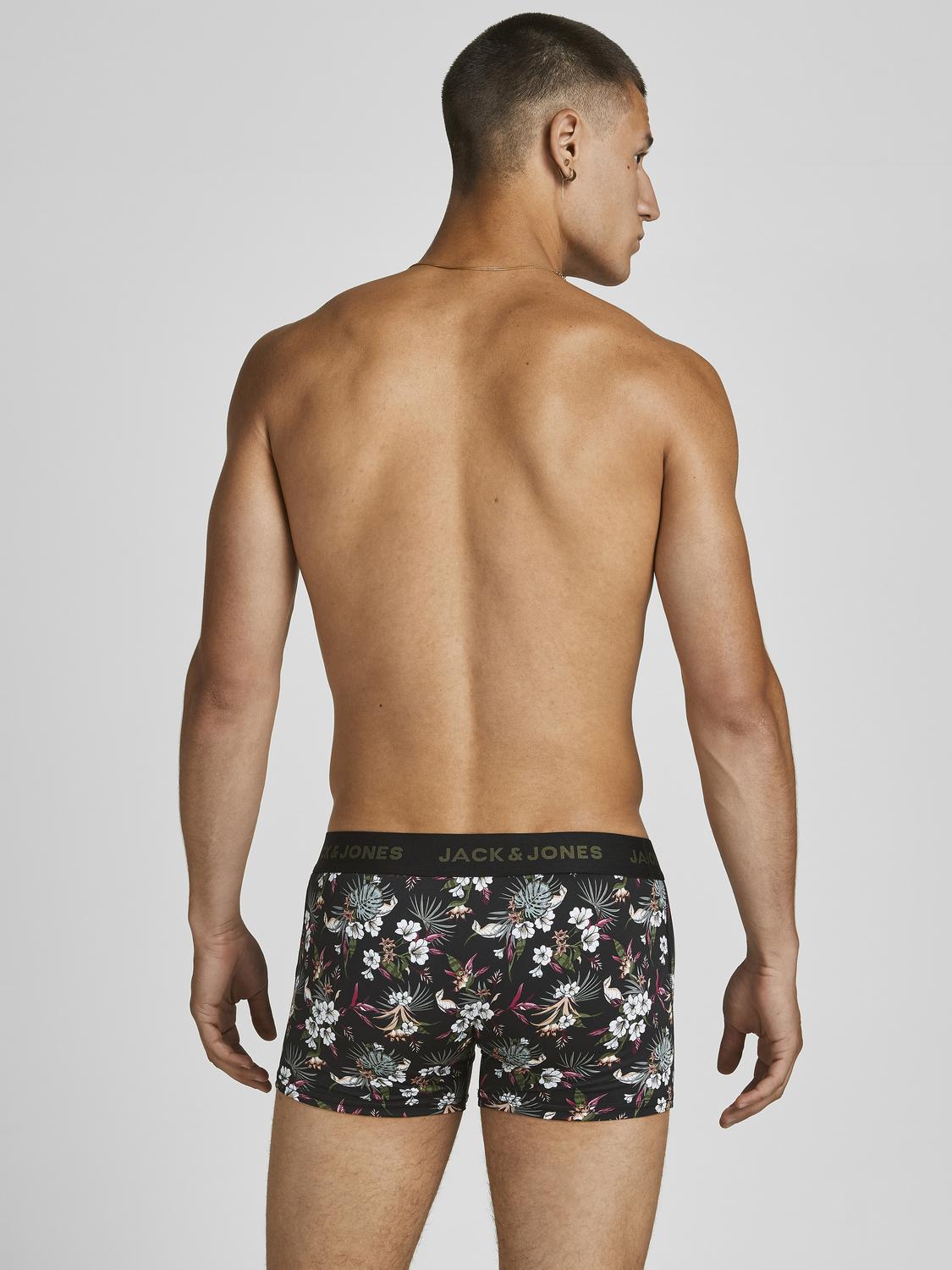 model_shot-back