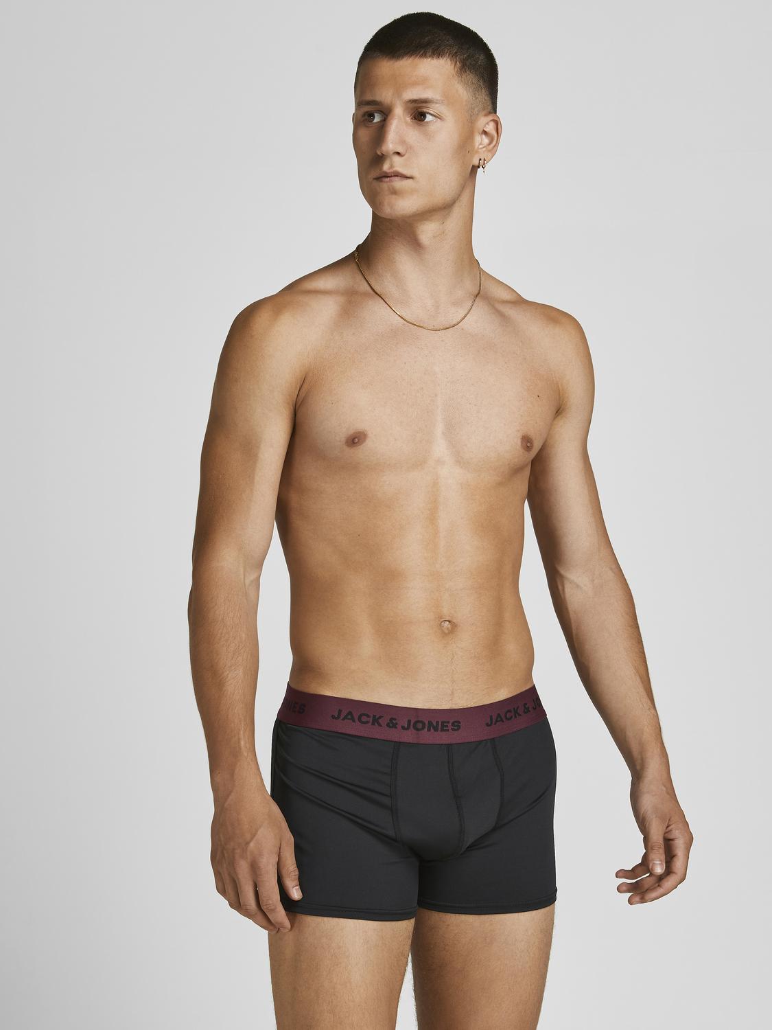 model_shot-front_full
