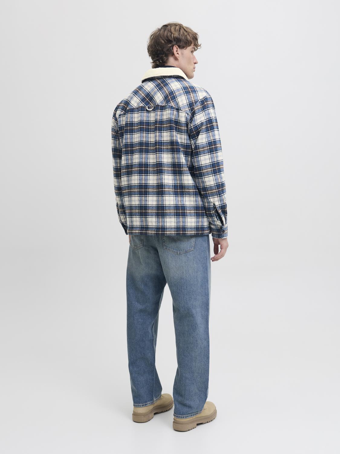 model_shot-back