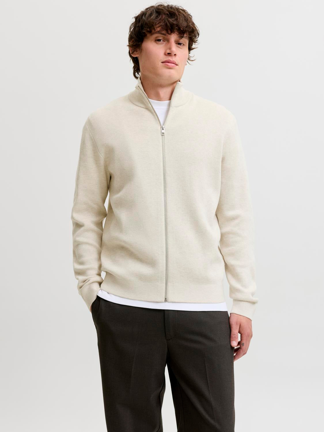 model_shot-front