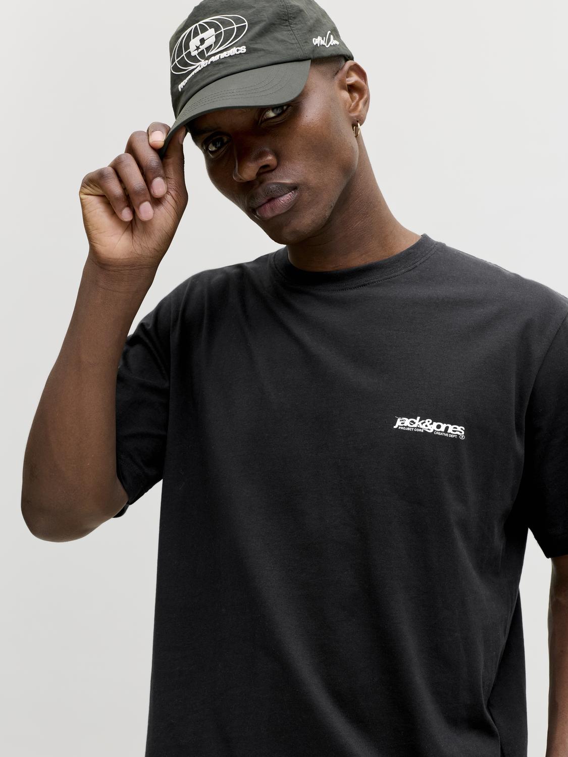 model_shot-creative