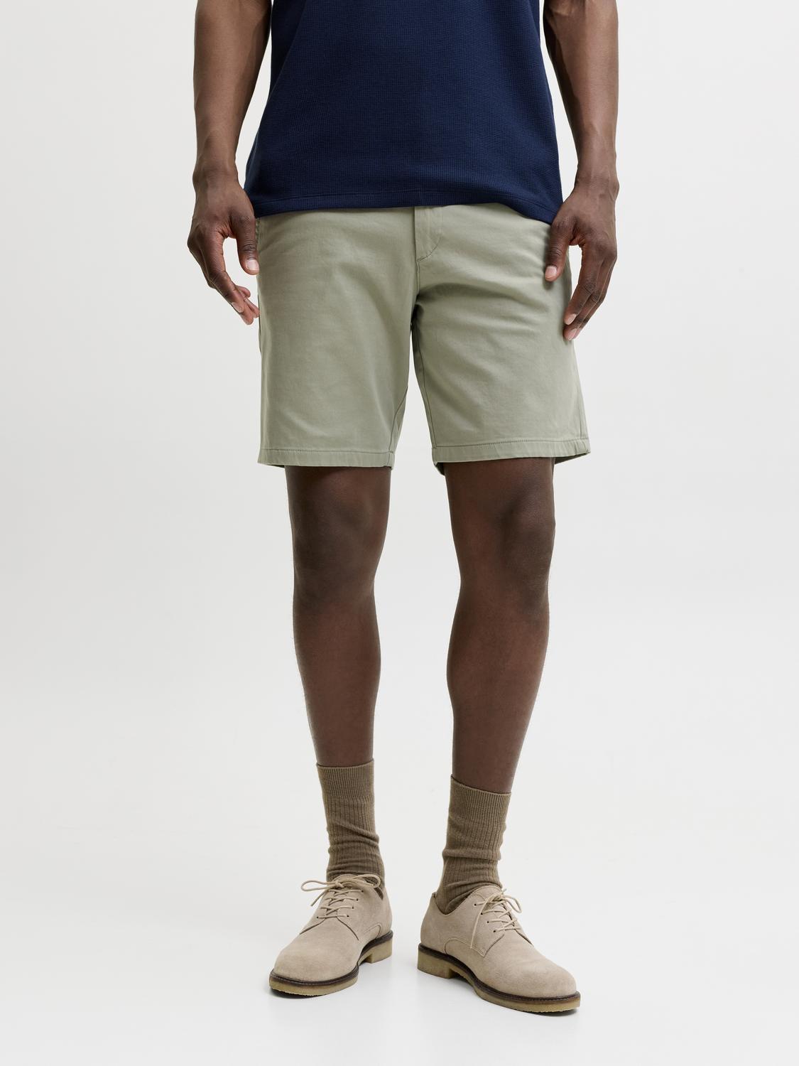 model_shot-front