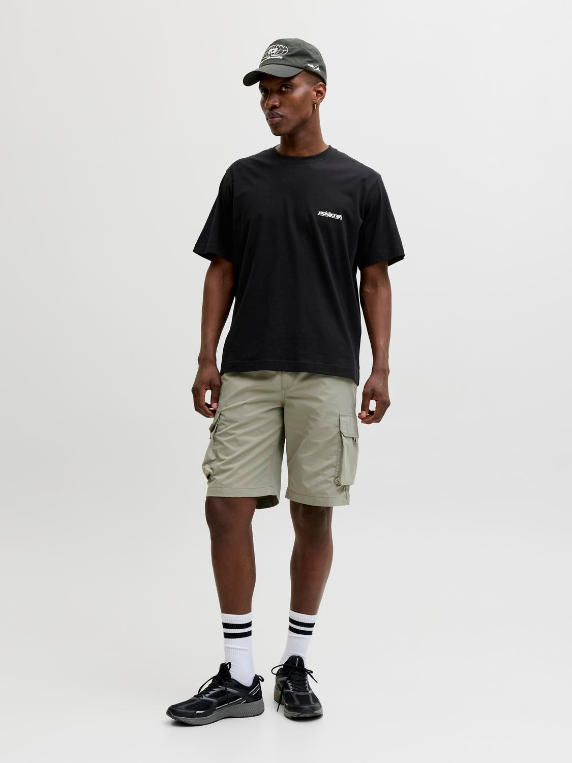 model_shot-front_full