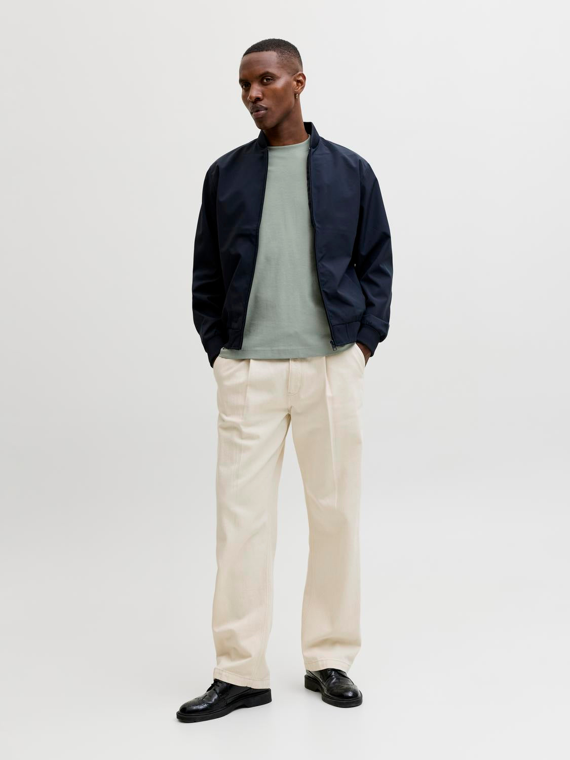 model_shot-front_full
